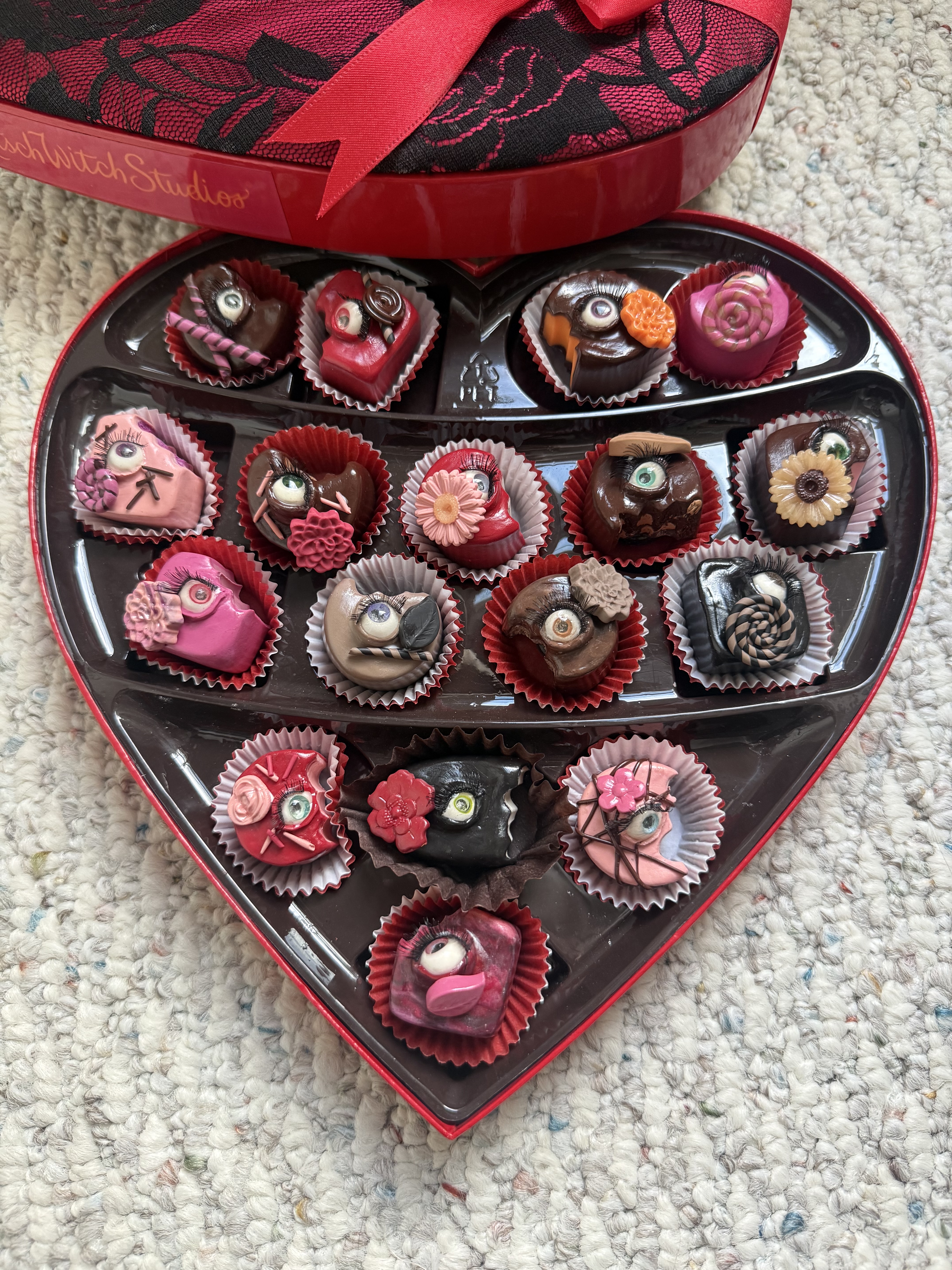 Love Bites Magenets (detail 1)